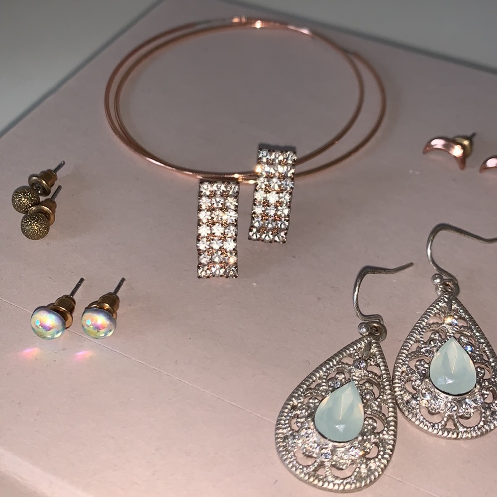 assorted earrings! 🤍 - Picture 5 of 5